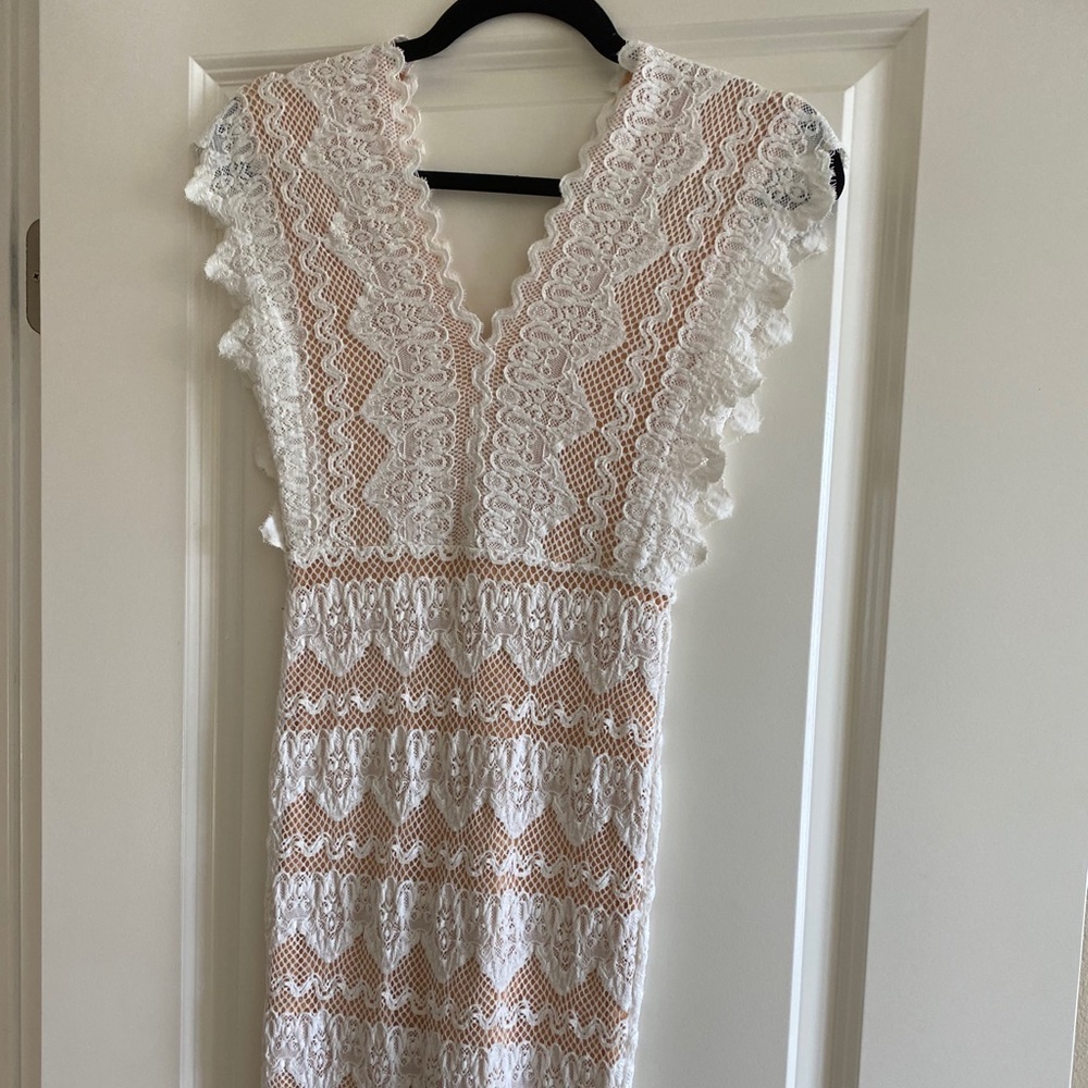 NIGHTCAP white lace dress